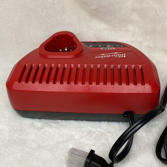 Milwaukee M12 12- Volt Lithium-Ion Battery Charger - Picture 10 of 11